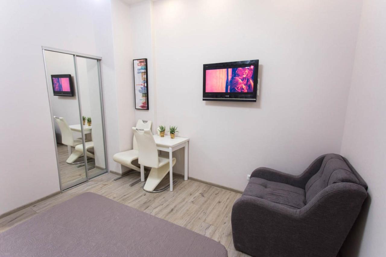 New Apartments In The City Center - Kuznechna Str. 26/1 คาร์คิฟ ภายนอก รูปภาพ